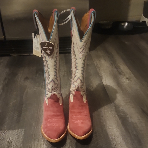 Ariat Women's Ambrose Raspbeery Suede/ Pearly White Western Boots Size 5.5 - Picture 3 of 6